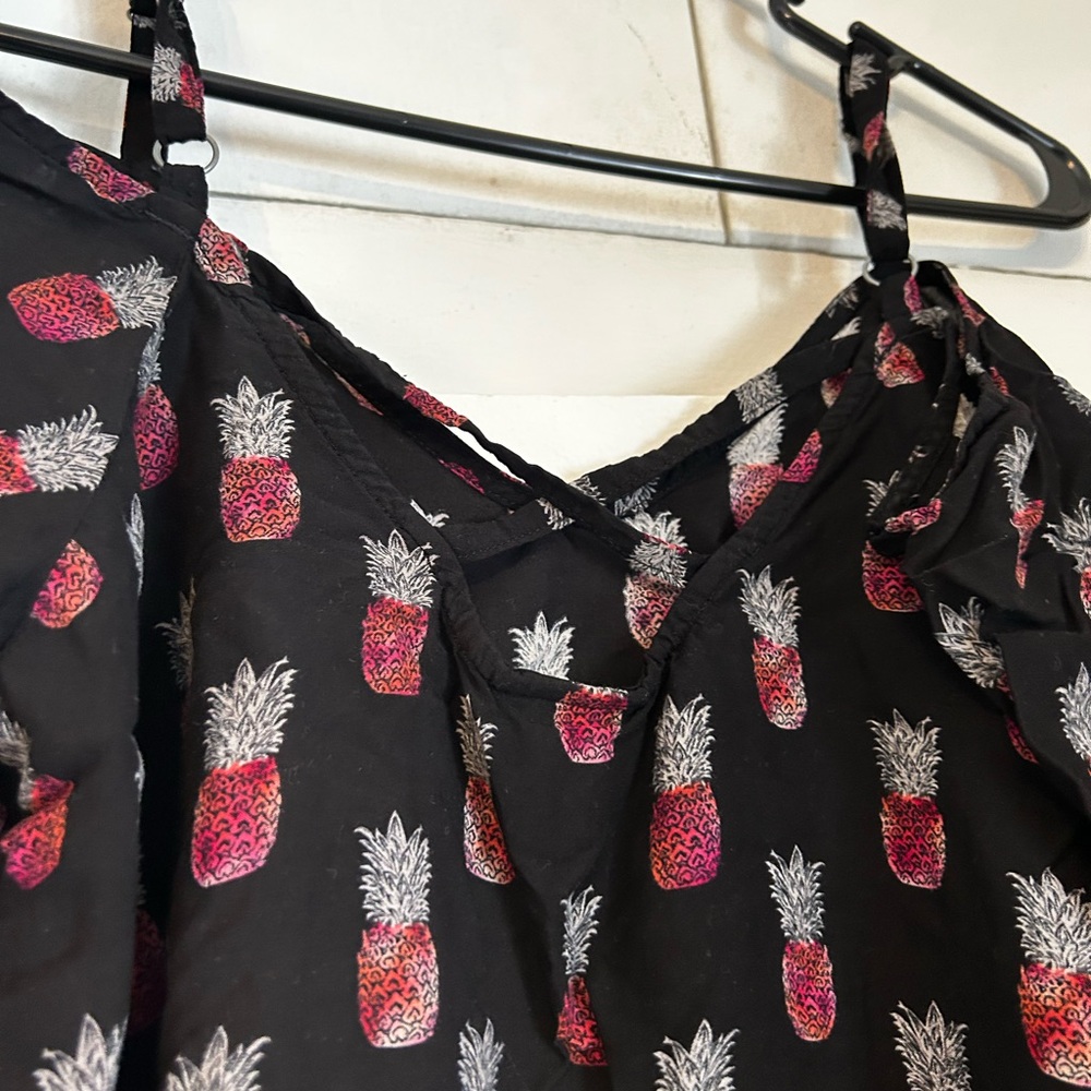 Torrid Cold Shoulder Pineapple Top - Picture 3 of 6